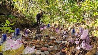 Amazing Finding At Mysterious Area Has Hide Precious Gems In Small River.