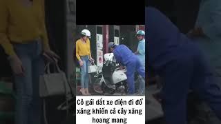 Mang xe điện đi ra cây xăng quyết phải đổ xăng cho bằng được