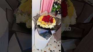 باقه ورد دائريه بشكل جميل جدا وروعه ورد احمر واصفر وابيض ورد الجوري طبيعي