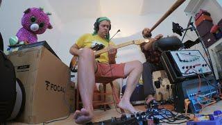 Didgeridoo Meets Electric Guitar: A Sonic Experiment