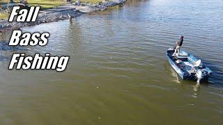 Fall Bass Fishing on a Pressured Urban River (Spinnerbait Beatdown!)