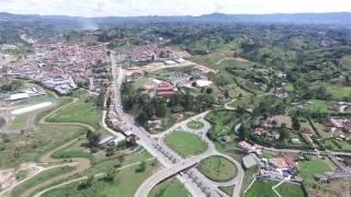 Vuelo con drone sobre Marinilla Antioquia, sector sector round point Maria Auxiliadora