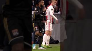 17-year-old Matthijs de Ligt vs. Lacazette 