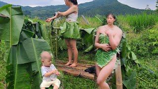 Mother and child are so poor that they ask for rice to cook porridge for their child to eat.