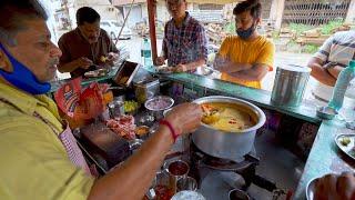 A man selling Kolhapuri Misal on the cart. | Kolhapuri Street Food.