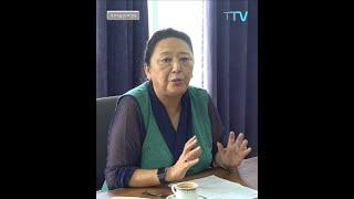 རྭ་རྒྱ་ཤེས་རིག་ནོར་བུའི་གླིང་བཙན་གྱིས་སྒོ་བརྒྱབ་པར་བོད་མིའི་སྒྲིག་འཛུགས་ནས་ཐུགས་འཚབ་གནང་བཞིན་པ།