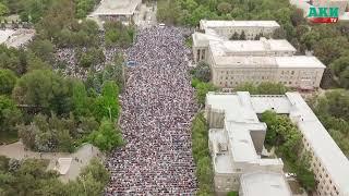 Десятки тысяч людей пришли на праздничный айт-намаз (вид с дрона)