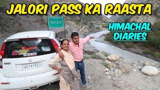 Mother son drive through Jalori Pass