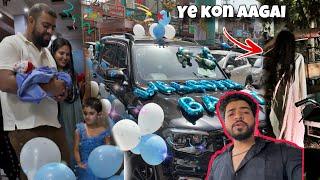 Baby ka Grand welcome  ye kon aagai peeche 