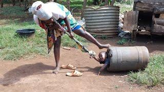 Daily life of a poor village mother and son, difficulties and hardships