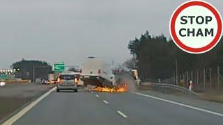 Wypadek na S8 - dostawczak najechał na lawetę #1756 Wasze Filmy