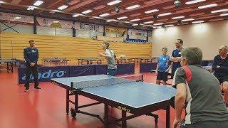 Anton Källberg serves with amateurs receiving