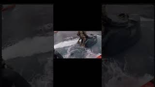 Coast Guard jumps on fleeing narco-sub