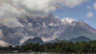 Kilometerhohe Aschewolken: Gefährlicher Vulkan „Merapi“ bricht aus