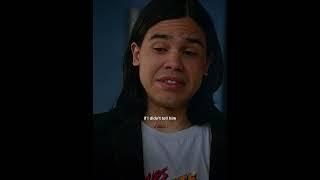 Cisco had to tell Snart Barry's identity... #shorts #theflash