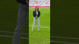 GNTM bei FC Bayern gegen Freiburg #laurawontorra #dazn #allianzarena