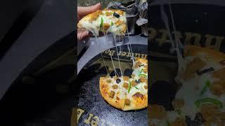 This pizza is really nice  #fooddiscovery #pizza #lahorefoodbloggers #food #lahorefood