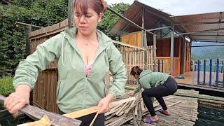 Build the house walls and frame the roof with bamboo that floats on the water.