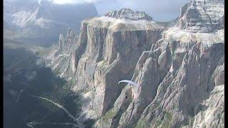 Glücklicher Ikarus Mit dem Gleitschirm über die Alpen (Toni Bender)