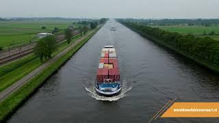 Binnenvaartschip Jager beladen met containers | Binnenvaart | scheepvaart