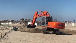 Italien: Strand für Saison vorbereiten - Windschutz entfernen