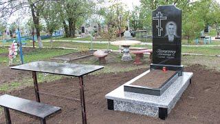 Памятник на могилу с надгробной плитой кладбище Флорешты