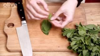 How to: chop fresh mint