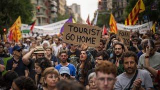 Барселона: турсектор обеспокоен протестами против массового туризма и отменой лицензий
