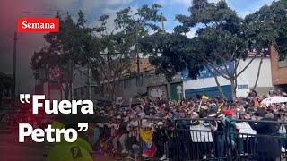 “Fuera Petro”: gritaron asistentes al desfile militar del 20 de julio  | SEMANA