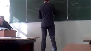 Илья решает задачу на математике