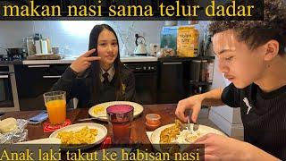 MAKAN NASI SAMA TELUR DADAR`ANAK LAKI TAKUT KE HABISAN NASI
