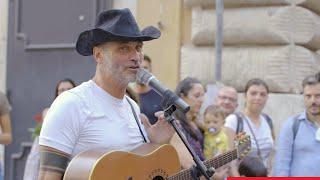 NEK L'esibizione live in Via del Corso a Roma per 'Dalla strada al palco'