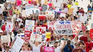 Multitudinarias protestas en Alabama contra la nueva ley estatal contra el aborto