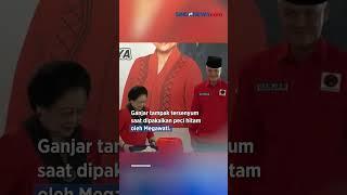 Resmi Jadi Capres PDIP, Megawati Pakaikan Kopiah ke Ganjar Pranowo #shorts #sindonews