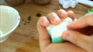 How to Make a Two Color Airplane Onigiri