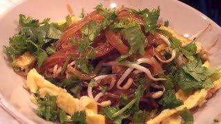 C/w Nana: Lao Fried Noodles (ຂົ້ວໝີ່ = Kua Mii)