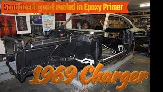 Sandblasting a car and sealing it up in epoxy primer 1969 Charger episode 3