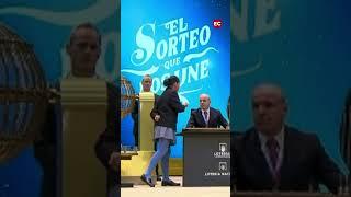 Una niña de San Ildefonso canta por segunda vez el Gordo: «Un chico me ha dicho que lo cante...»