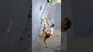 Angie Scarth-Johnson, Matty Hong und Chris Sharma genießen eine lustige Klettersession beim Sharm...