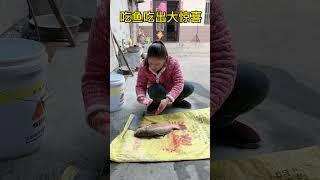 Xiaohui loves to be funny: Eating fish brings big surprises