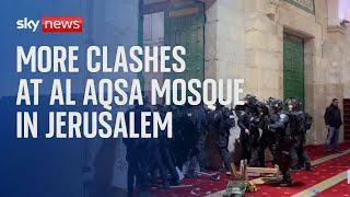 Jerusalem: Violence flares in the the Aqsa mosque