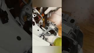 How the Engine’s Actually Mounted to the Car #assembly #automobile #cartech #manufacturing