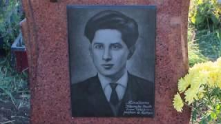 Памятник из красного гранита на могилу - кладбище Бельцы Молдова
