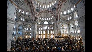 Diyanet İşleri Başkanı Erbaş, Fatih Camii’nde hutbe irad etti