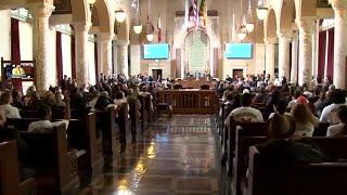 Los Angeles City Council unanimously votes to approve 'sanctuary city' ordinance