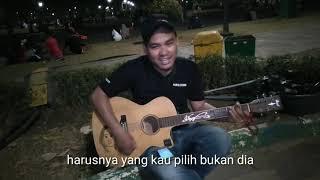 Gitar bodong (harus nya aku) chond in pinggiran MONAS