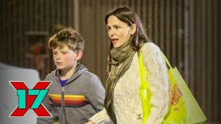 Jennifer Garner Meets Up With Ben Affleck And Jennifer Lopez At School Event