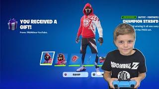 Gifting My 10 Year Old Kid NEW FNCS Skin Bundle & Unlocking NEW Free Fortnite Battle Pass Skin Style