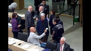 Aufruhr im Landtag: AfD Abgeordnete Gedeon und Räpple des Saales vewiesen