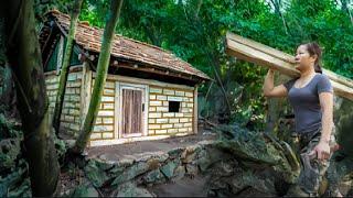 The girl built her own wooden house to live in the mountains and forests.